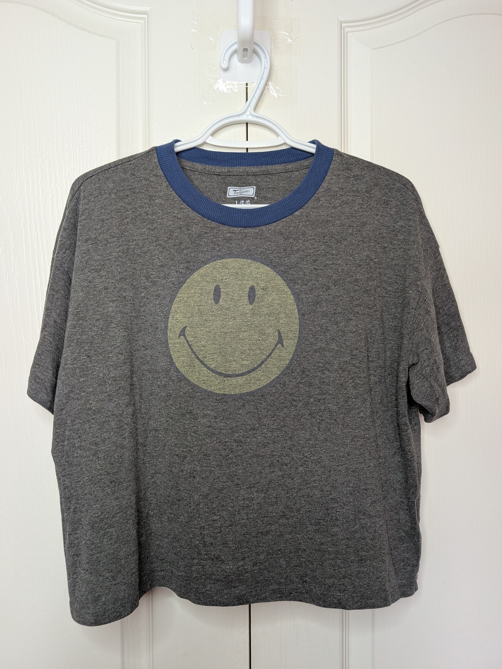 Women's Gray Smiley Graphic Tee with Blue Trim